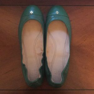 Tory Burch York Flat in Green, size 8 VEUC